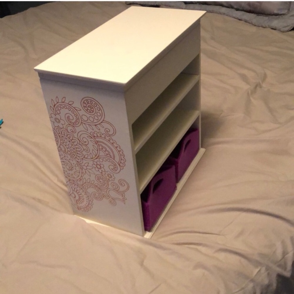 Pretty Jewelry box with storage